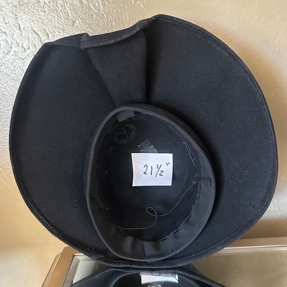 COMELY 1940s\' BLACK FELT WIDE BRIM HAT - FOLDED FRONT BRIM & BLUE FEATHER WINGS main image 11
